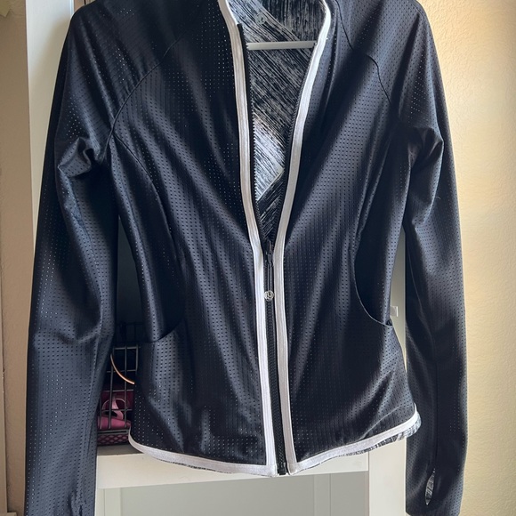RARE Reversible Lululemon Jacket - Picture 3 of 6